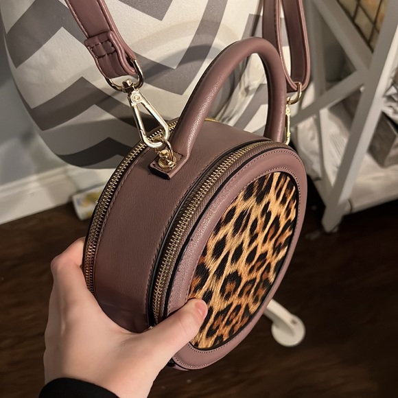 Womens Leopard purse - Picture 3 of 8